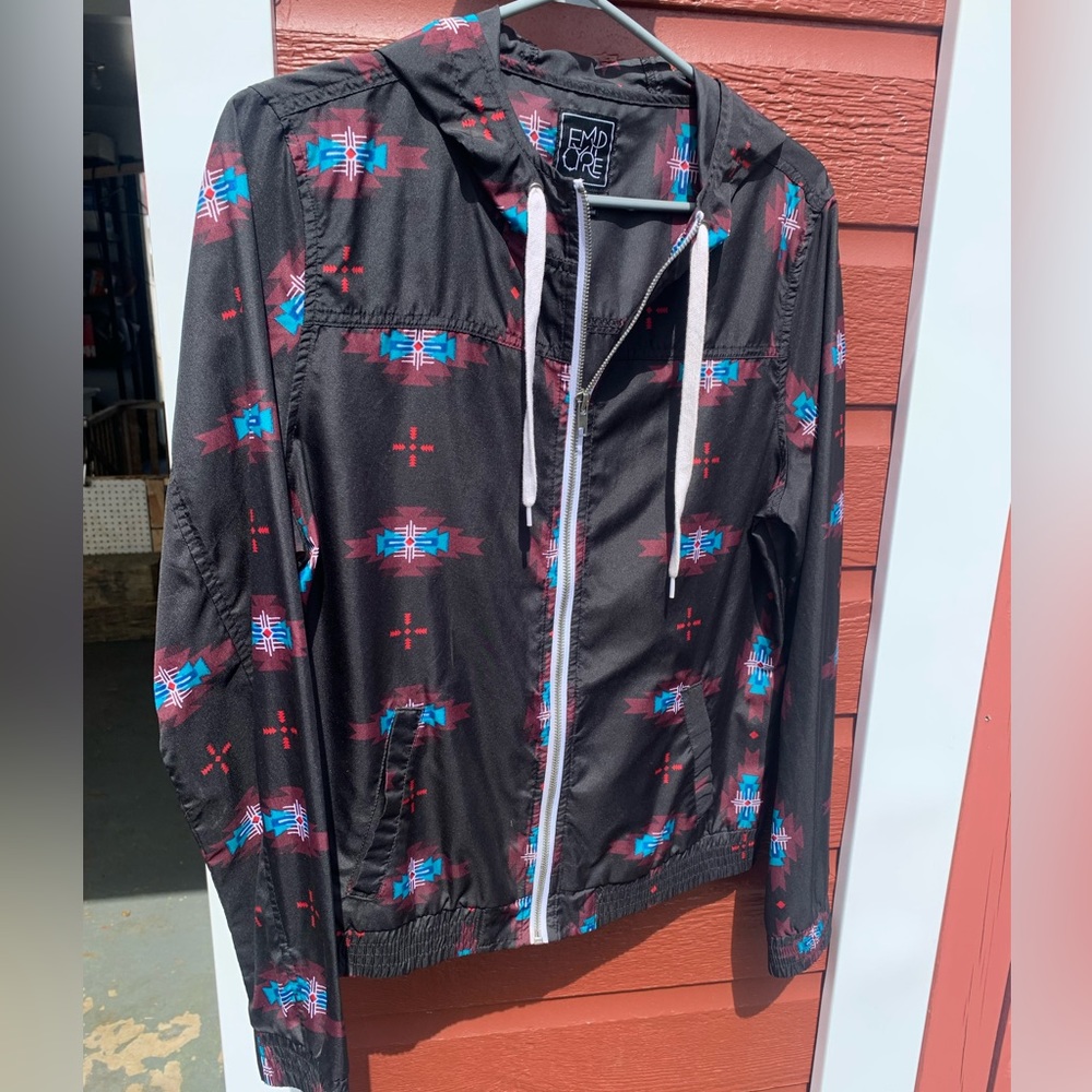 Empyre windbreaker